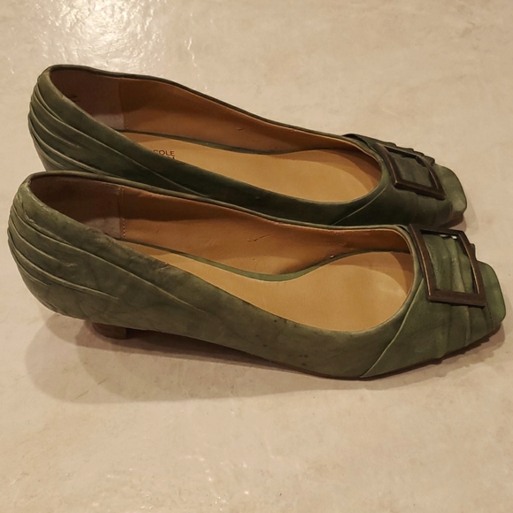 Kenneth Cole Reaction Kitten Heals with Buckle👠❣ - Picture 2 of 4